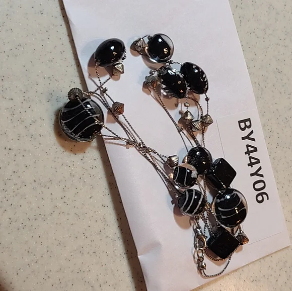 Glass BLACk Beads Necklace for sale - Picture 2 of 13